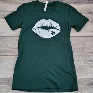💋  Kiss Me I'm Irish tee shirt green size small 100% cotton
